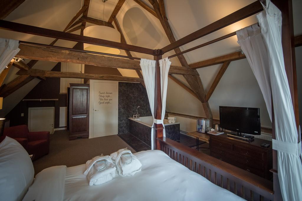 Hotel Het Raedthuys Синт-Мартенсдейк Экстерьер фото