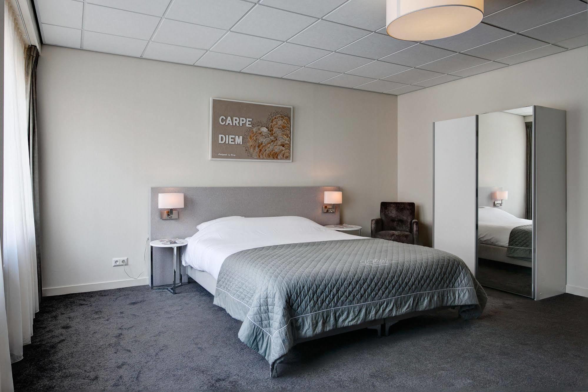Hotel Het Raedthuys Синт-Мартенсдейк Экстерьер фото