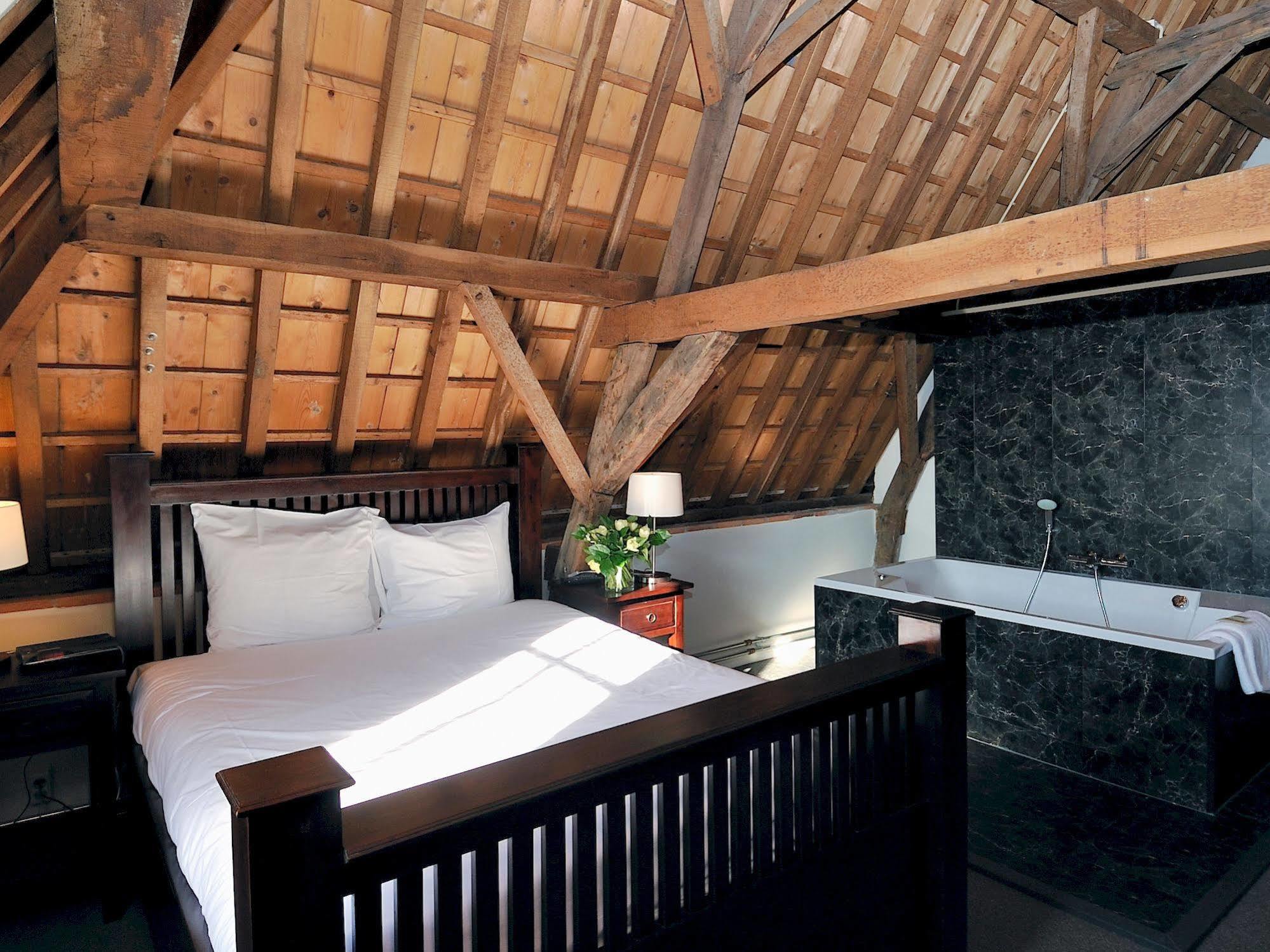 Hotel Het Raedthuys Синт-Мартенсдейк Экстерьер фото
