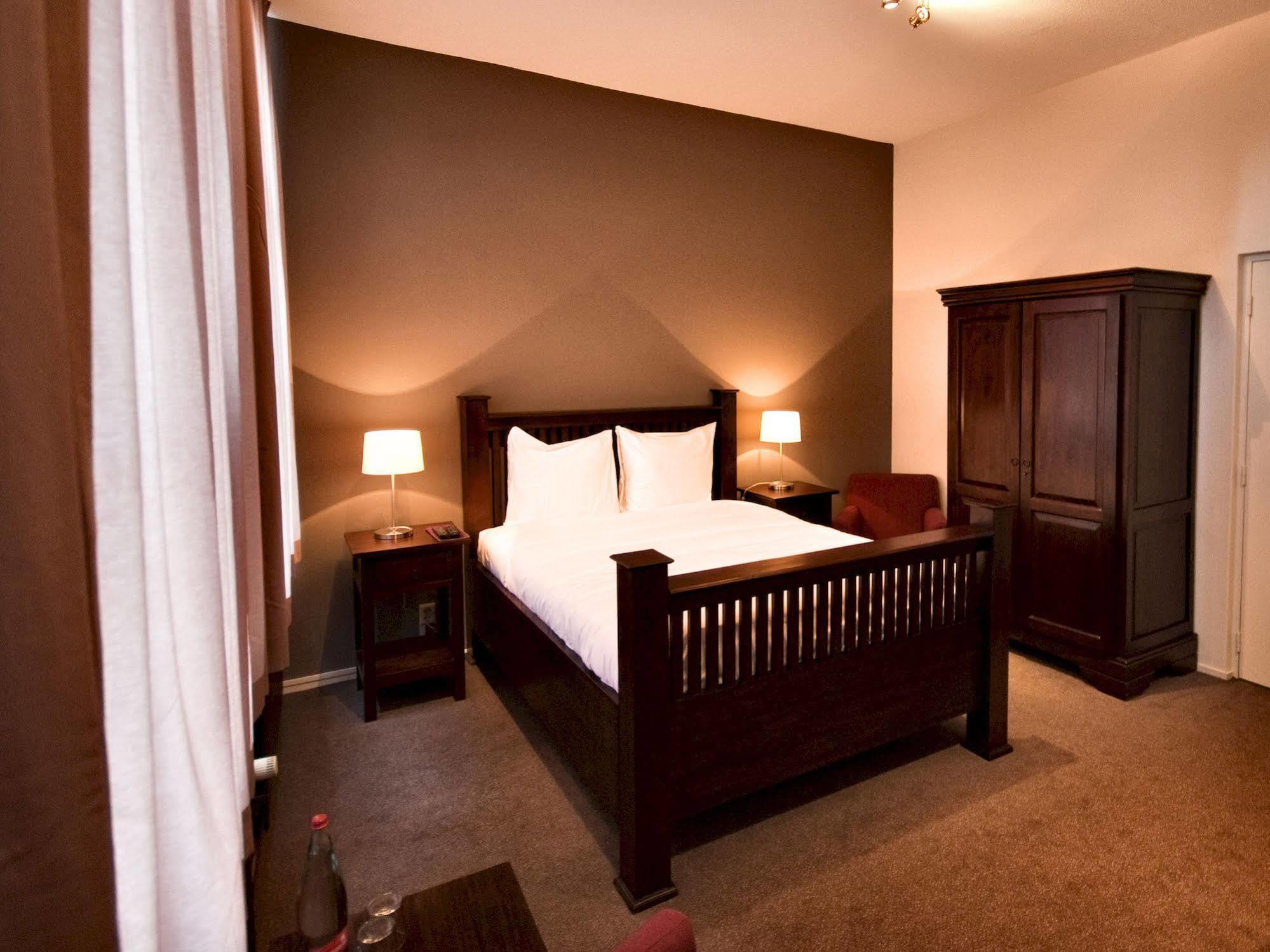 Hotel Het Raedthuys Синт-Мартенсдейк Экстерьер фото